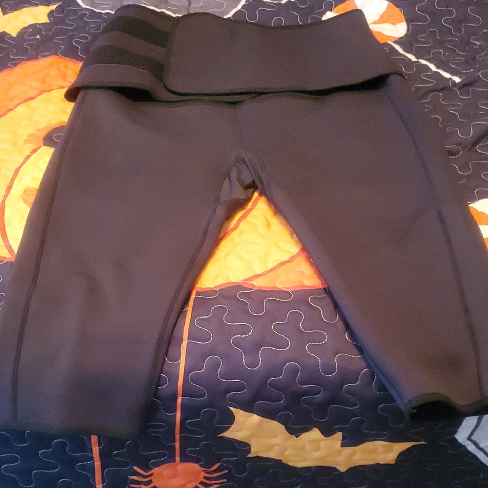 Women Black Neoprene Workout Capris